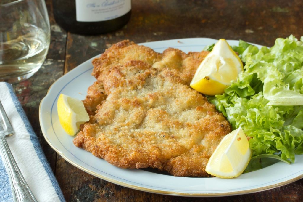 Traditional Wiener Schnitzel with Lemon Wedges