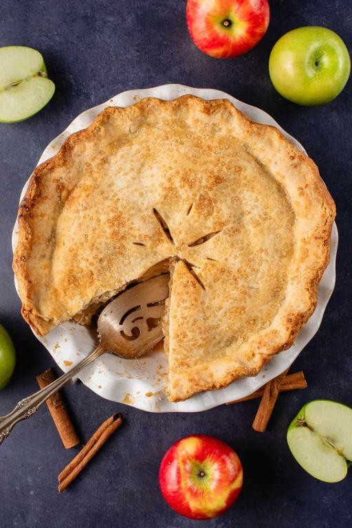 Vegan Apple Pie with Fresh Apples and Coconut Oil Crust