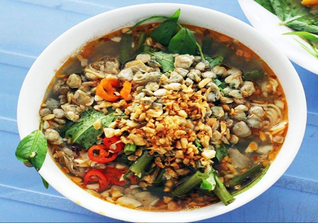 Vietnamese Clam Soup with Rice Noodles