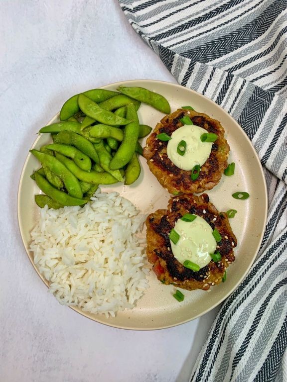 Wasabi Pea Crusted Tuna Cakes with Spicy Mayo