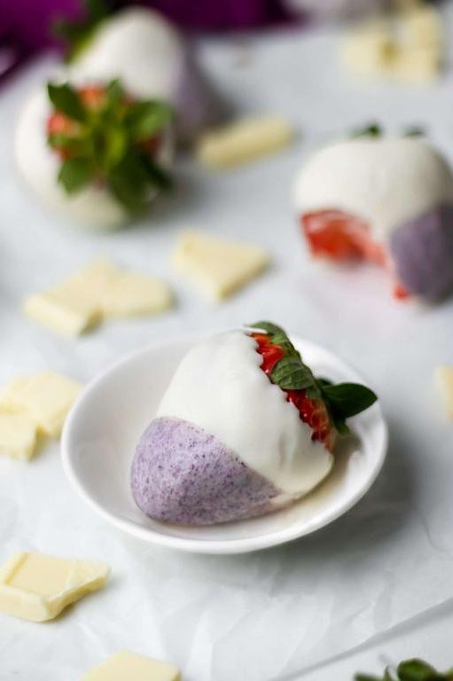 20 Decadent White Chocolate Covered Strawberry Recipes You’ll Love