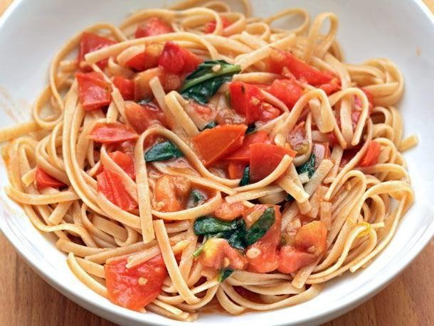 Whole Wheat Pasta with Tomato Basil Sauce