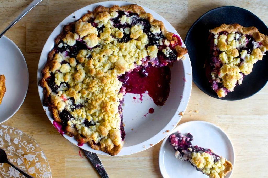 Wild Blueberry Crumble Pie