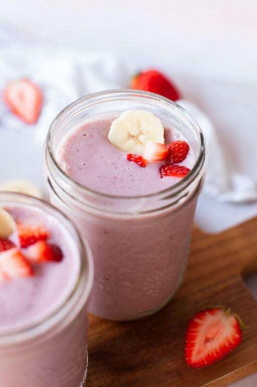 4-Ingredient Strawberry Banana Smoothie