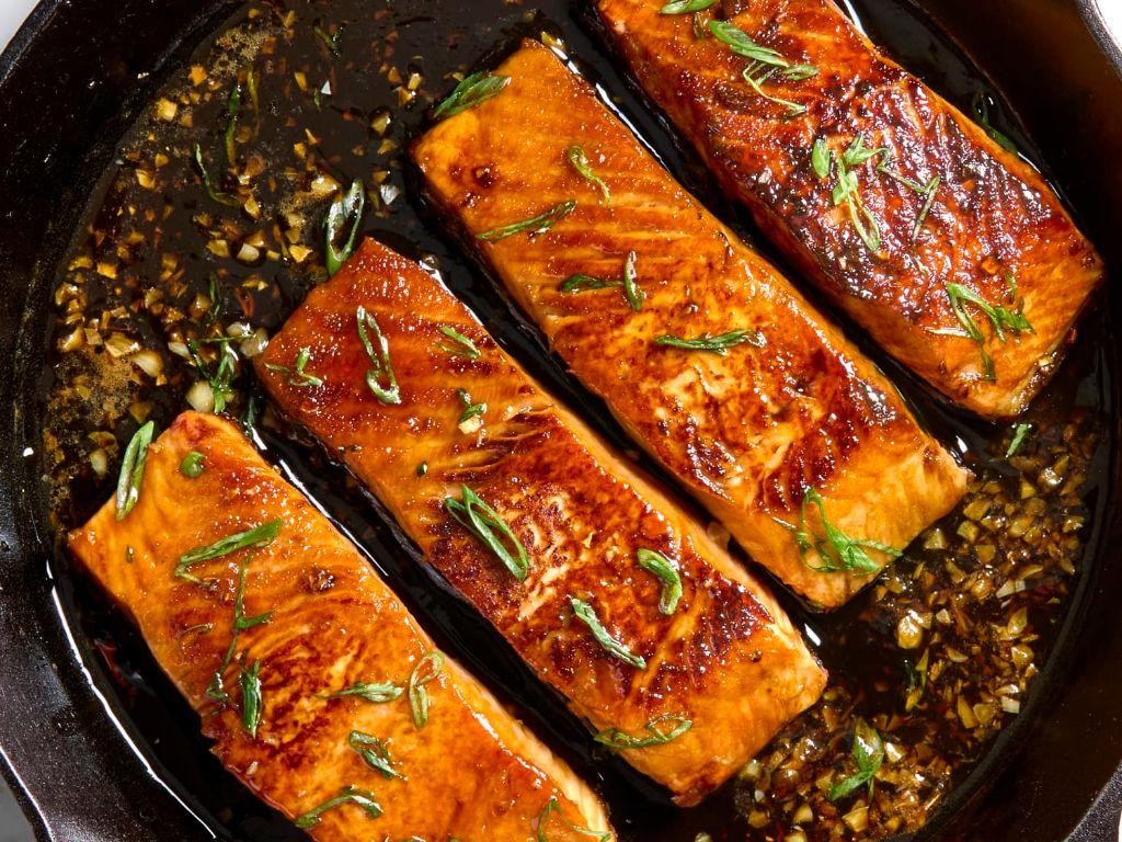 5 Minute Honey Garlic Glazed Salmon