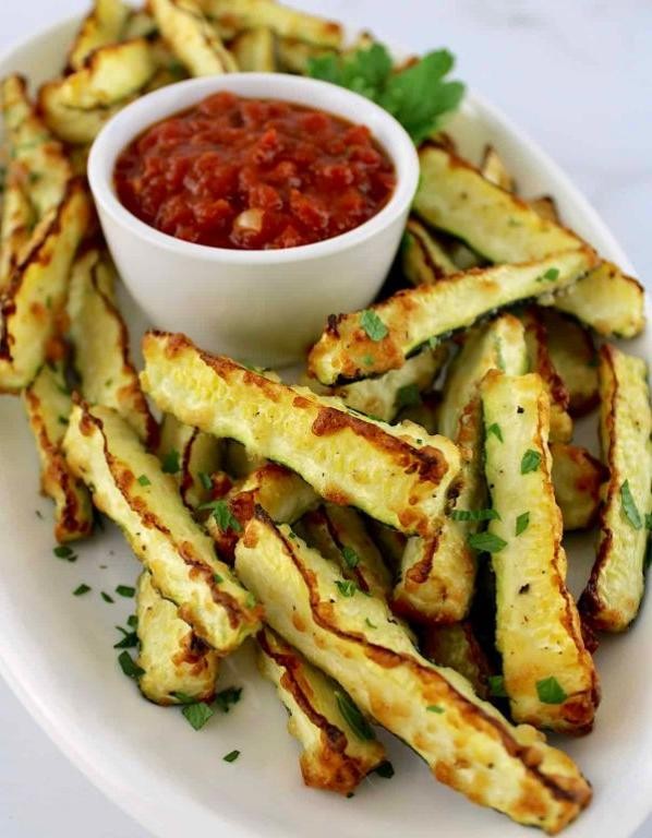 7-Ingredient Baked Parmesan Zucchini Fries