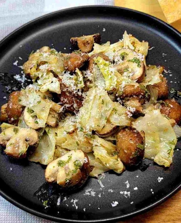 Air Fryer Cabbage and Mushroom Mix