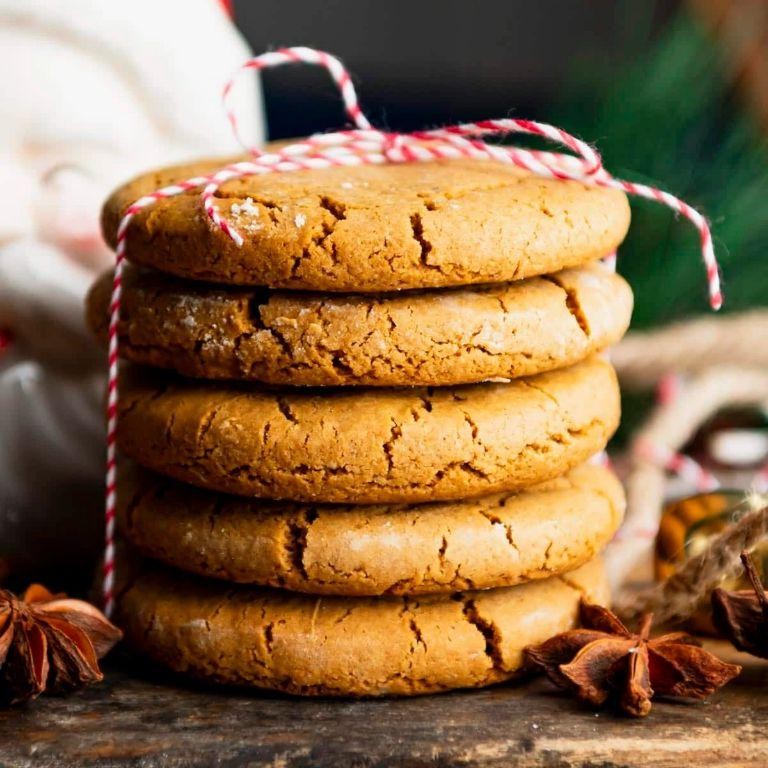 Allspice and Gingerbread Cookies