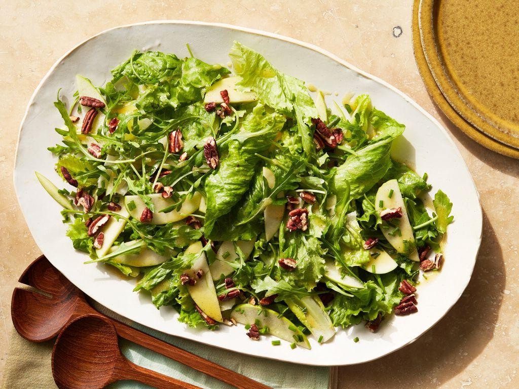 Apple Cider Vinaigrette Mixed Greens Salad