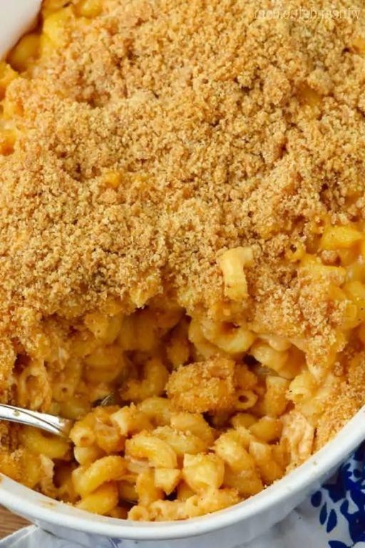 BBQ Chicken Mac and Cheese with a Breadcrumb Topping