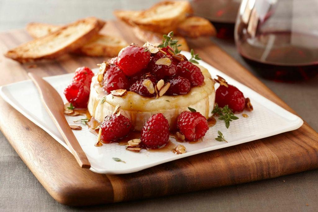 Baked Brie with Raspberry Sauce