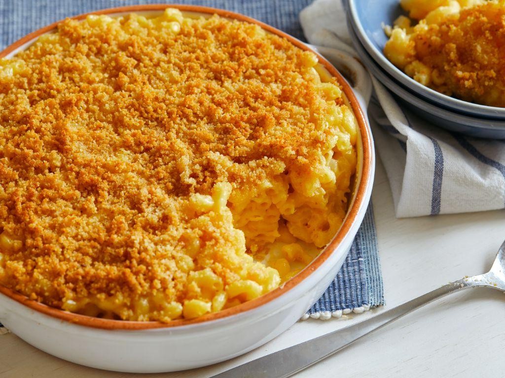 Baked Mac and Cheese with Breadcrumbs