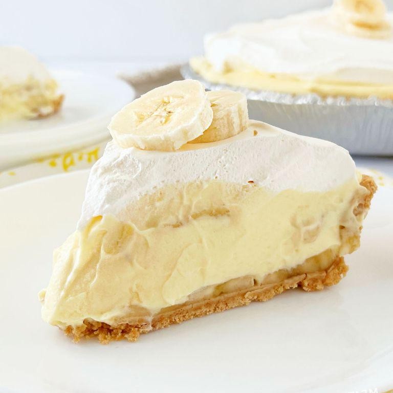 Banana Pudding Pie with Graham Cracker Crust