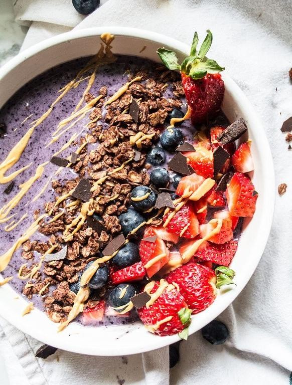 Barley and Blueberry Breakfast Bowl