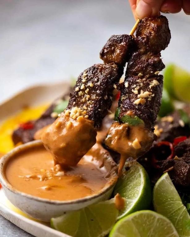 Beef Cube Satay with Peanut Sauce