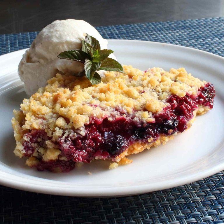 Berry Mixed Fruit Crumble