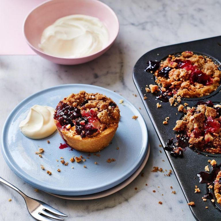 Blackberry and Apple Crumble Pie