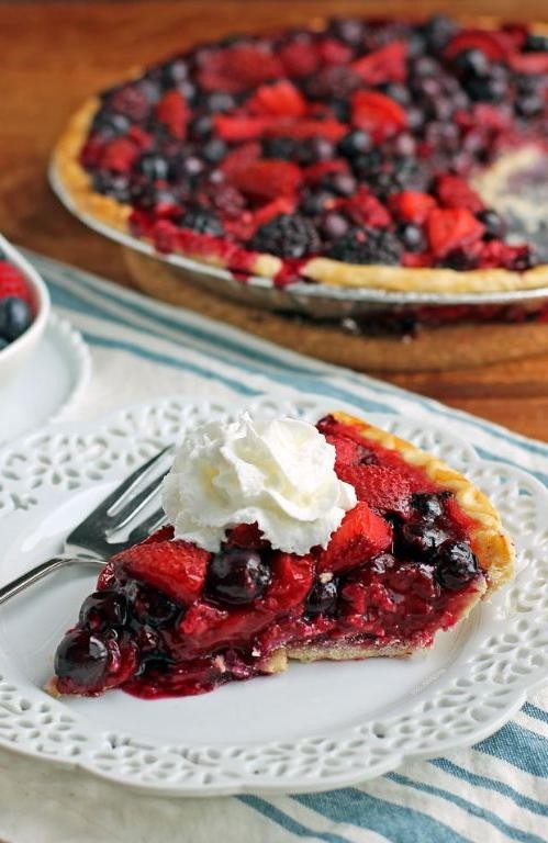 Blackberry and Blueberry Mixed Pie