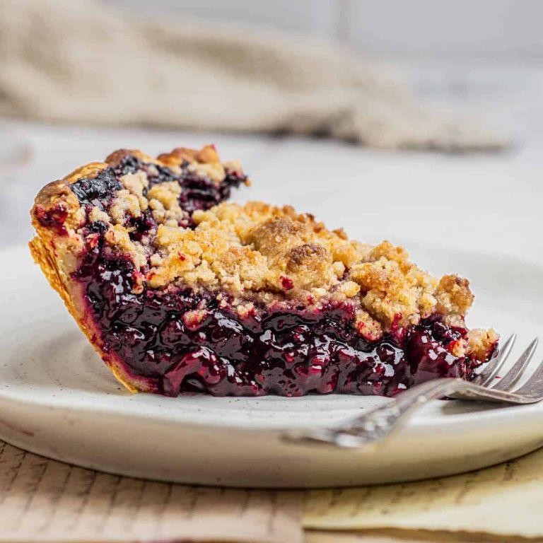 Blackberry and Cinnamon Streusel Pie