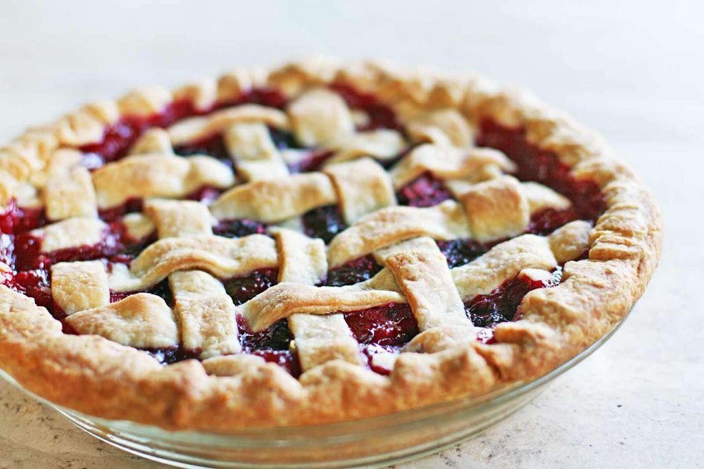 Blackberry and Rhubarb Pie