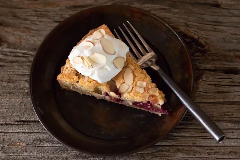 Blackberry and Vanilla Bean Pie