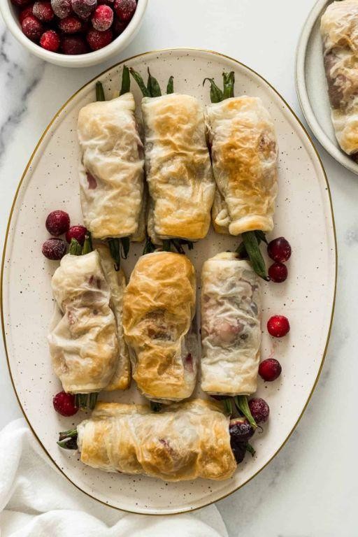 Brie and Cranberry Puff Pastry Bundles