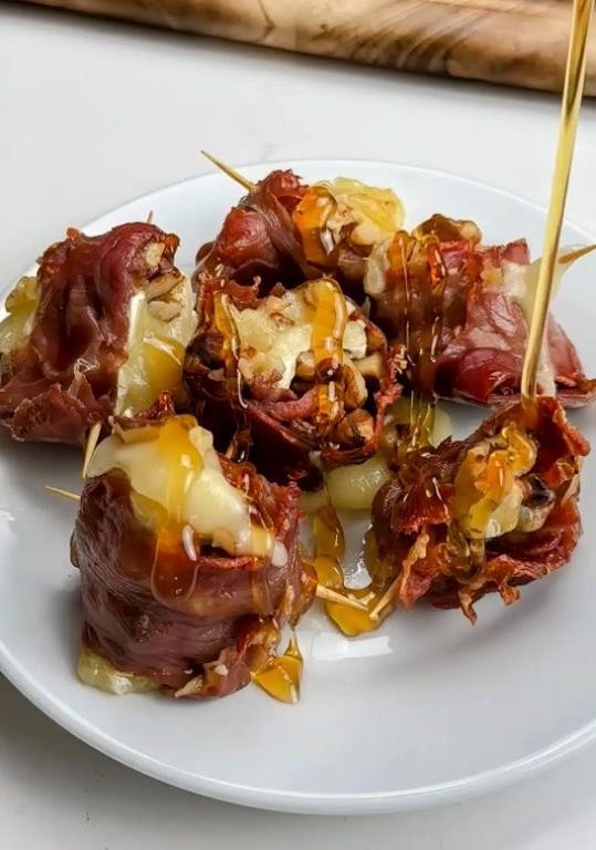 Brie and Prosciutto Pinwheels