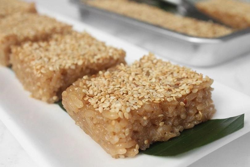 Burmese Sticky Rice with Sesame Seeds