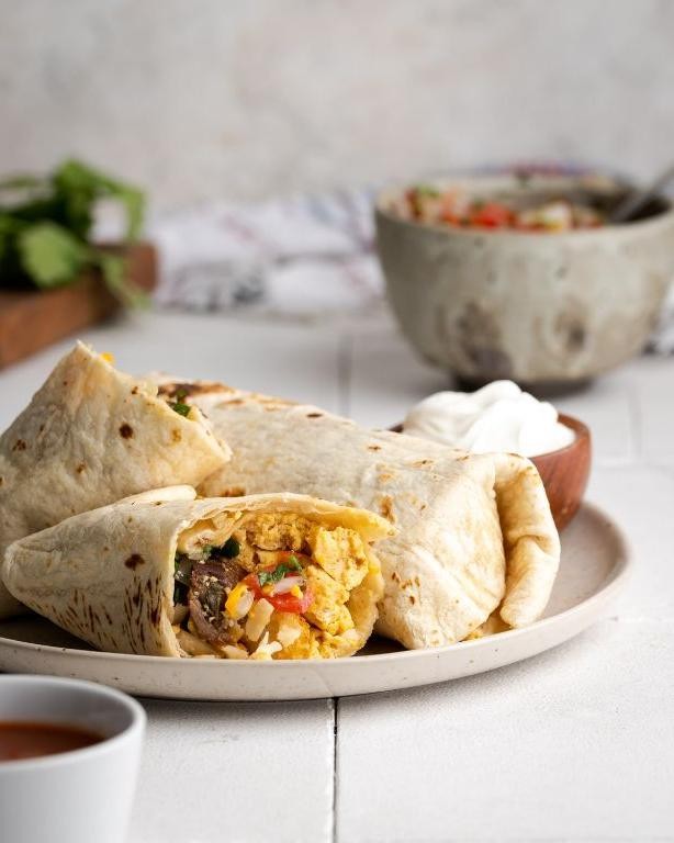 Carne Molida and Egg Breakfast Burritos