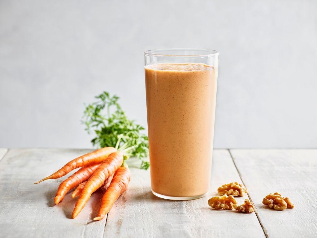 Carrot Cake Smoothie with Walnuts