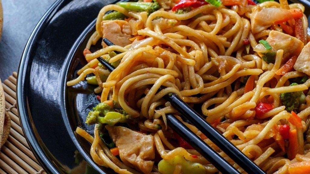 Cashew Chicken Chow Mein