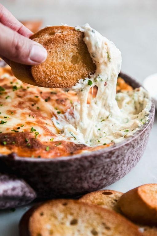 Cheesy Garlic Bread Dip