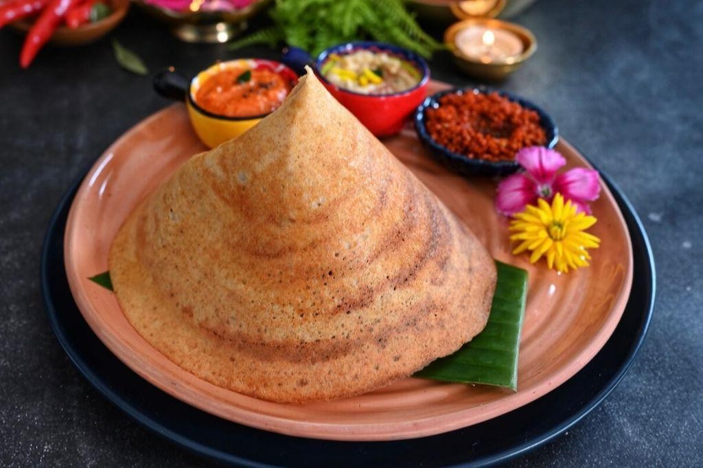 Cheesy Oat Dosa with Mozzarella and Bell Peppers