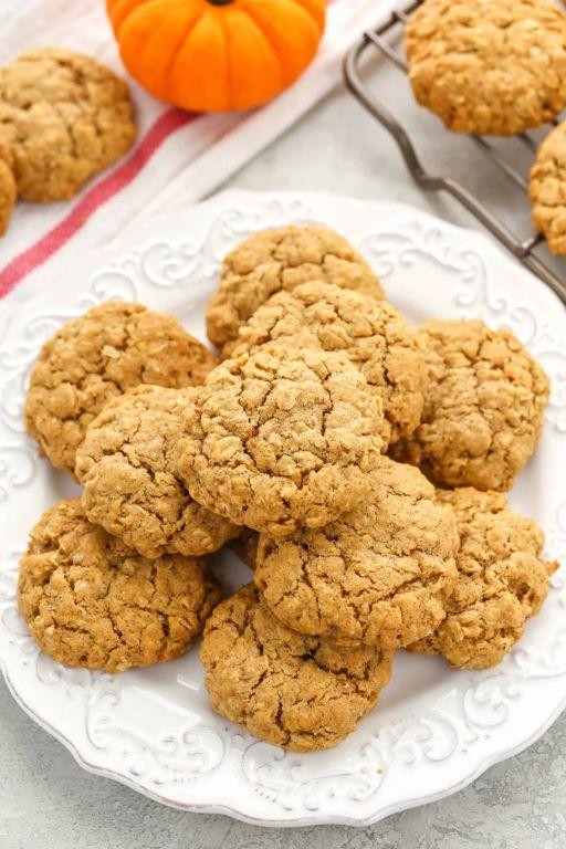 Chewy Pumpkin Oatmeal Cookies