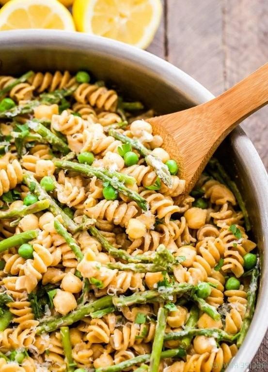 Chickpea Pasta with Lemon and Asparagus