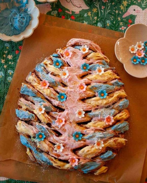Cinnamon Roll Easter Bread