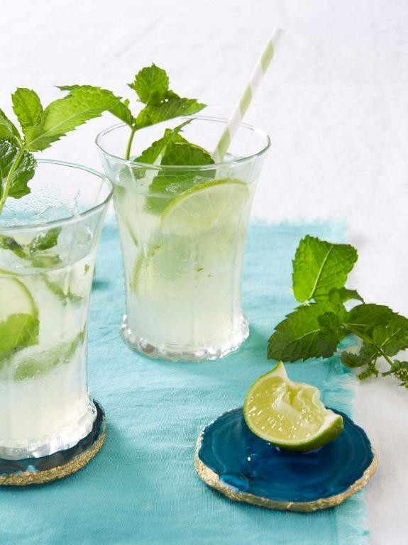 Classic Fresh Limeade with Mint