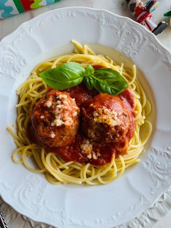 Classic Italian Meatballs with Spaghetti