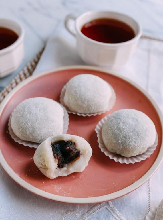 Classic Sweet Red Bean Mochi Balls