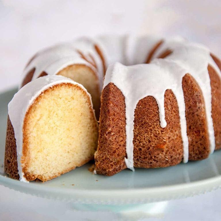 Classic Vanilla Bundt Cake with Glaze