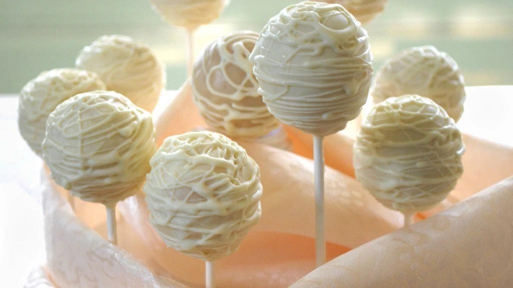 Classic Vanilla Cake Pops