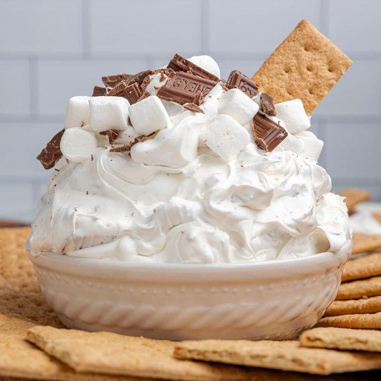 20 Delicious Recipes with Cool Whip and Sweet Toppings