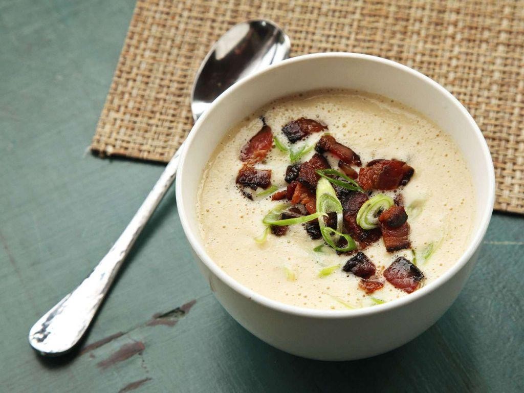 Creamy Bacon and Cauliflower Soup