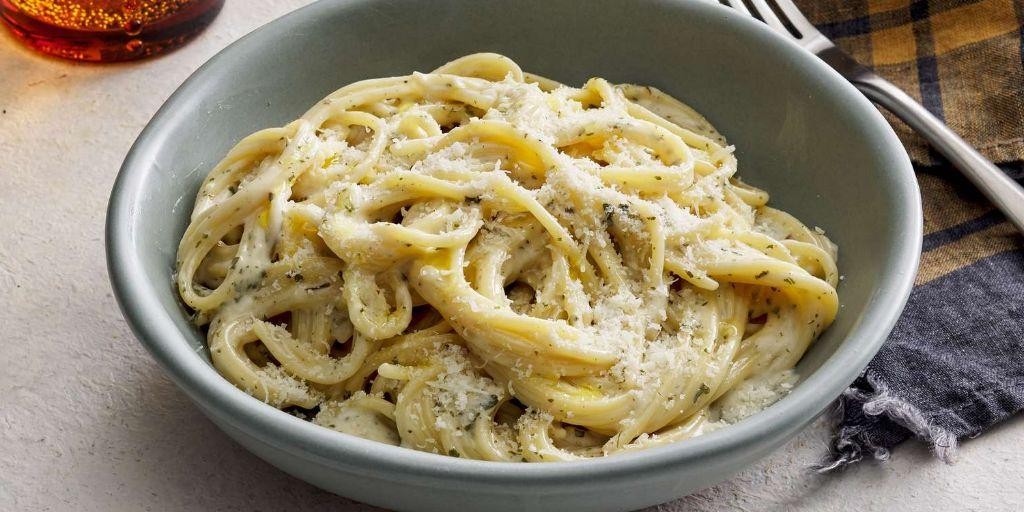 Creamy Spaghetti Aglio e Olio with Parmesan