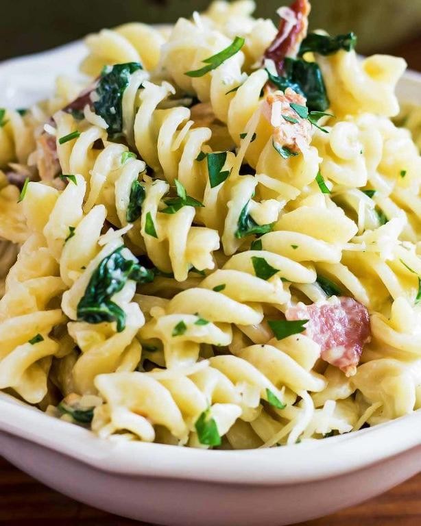 Creamy Spinach and Bacon Pasta