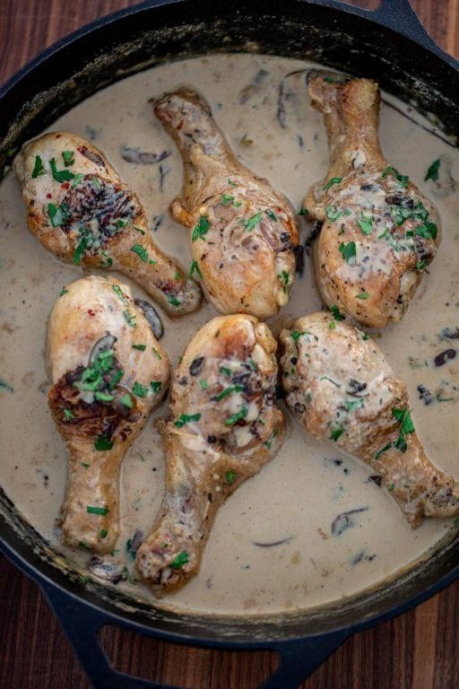 Crockpot Chicken Legs with Creamy Alfredo Sauce