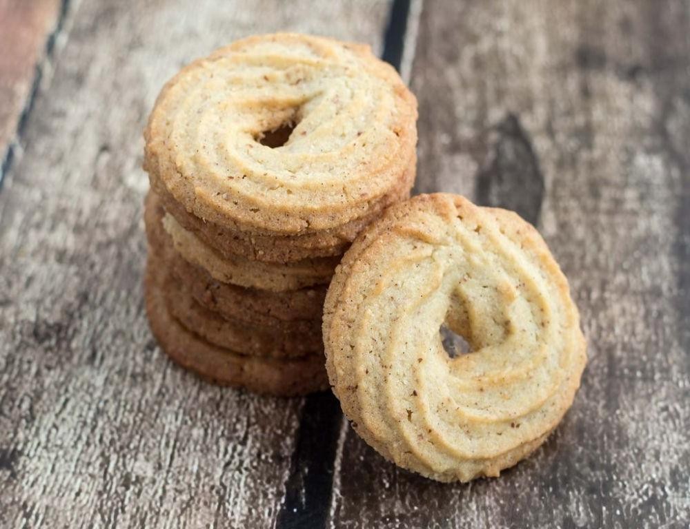 Danish Butter Cookies (Vaniljekranse)