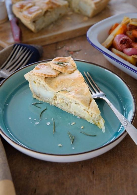 Danish Cheese and Onion Pie (Løg- og Ostetærte)
