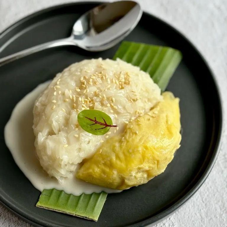 Durian Coconut Soup with Sticky Rice Balls