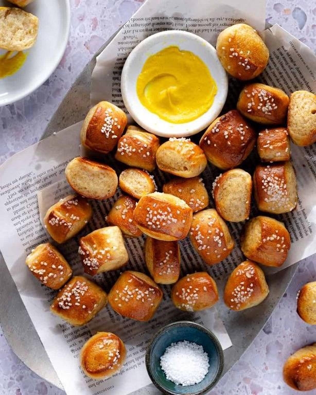 Easy Discard Sourdough Pretzels